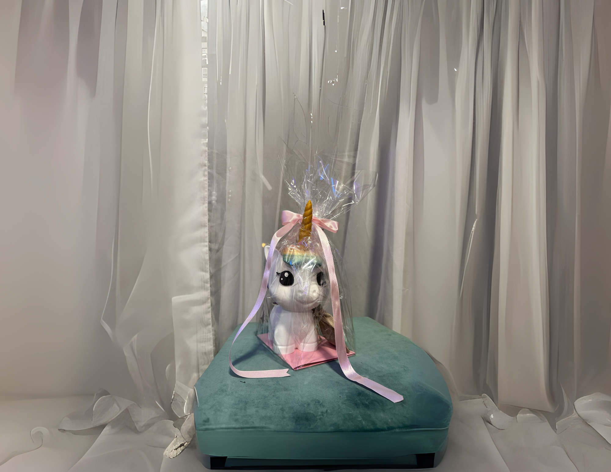 Jednorożec o grzywie i ogonie w kolorze kosmiczno fioletowej nocy skarbonka - zdjęcie 14