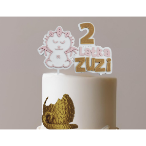 Topper na tort 🎂 SMOK URODZINY – personalizowany imię, cyfra i kolor, efekt WOW! ✨  3D - zdjęcie 3